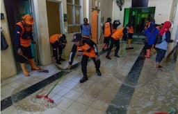 Banjir Demak Berangsur Surut, Tim Gabungan Mulai Bersihkan Sisa Lumpur