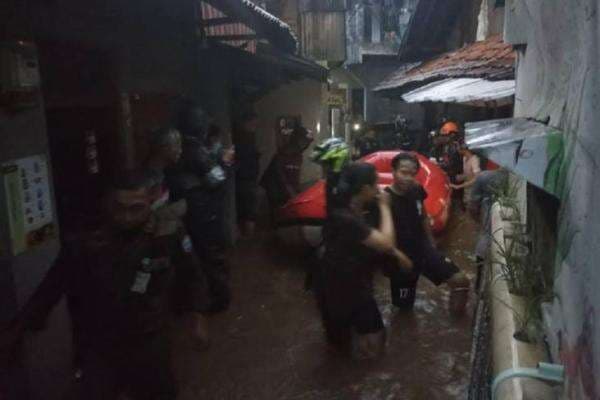 Banjir Kepung Braga Bandung, Bey Machmudin: 857 Jiwa Terdampak Banjir Kepung Braga Bandung, Bey Machmudin: 857 Jiwa Terdampak