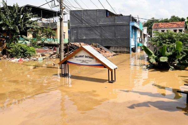 Banjir Luapan Ciliwung di Pejaten Timur Paling Parah Sejak 2014, Ketinggian Capai 4 Meter Banjir Luapan Ciliwung di Pejaten Timur Paling Parah Sejak 2014, Ketinggian Capai 4 Meter