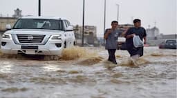 Banjir Melanda Madinah, Jalan hingga Sekolah Terpaksa Ditutup
