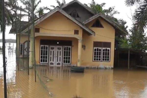 Banjir Muarojambi Meluas, 7 Kecamatan Terendam Banjir Muarojambi Meluas, 7 Kecamatan Terendam