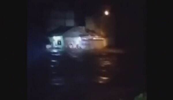 Banjir Terjang Pinrang, Rumah Warga Hanyut dan Jembatan Rusak