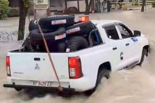 Banjir di Balikpapan Kalimantan Timur, Warga Mulai Mengungsi Banjir di Balikpapan Kalimantan Timur, Warga Mulai Mengungsi