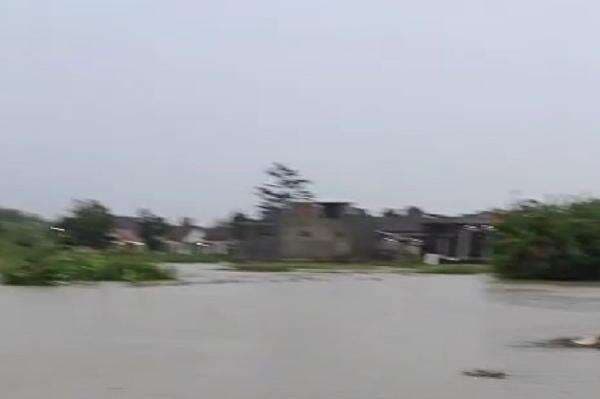 Banjir Bandang di Panjang Bandar Lampung Telan Korban Jiwa, 3 Warga Tewas Banjir Bandang di Panjang Bandar Lampung Telan Korban Jiwa, 3 Warga Tewas