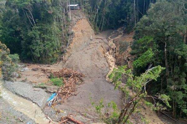 Banjir Bandang Terjang Pegunungan Arfak Papua Barat, 1 Orang Tewas 19 Hilang Banjir Bandang Terjang Pegunungan Arfak Papua Barat, 1 Orang Tewas 19 Hilang