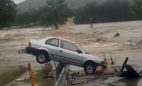 Banjir Bandang Texas Tewaskan Setidaknya 24 Orang, Puluhan Hilang Banjir Bandang Texas Tewaskan Setidaknya 24 Orang, Puluhan Hilang