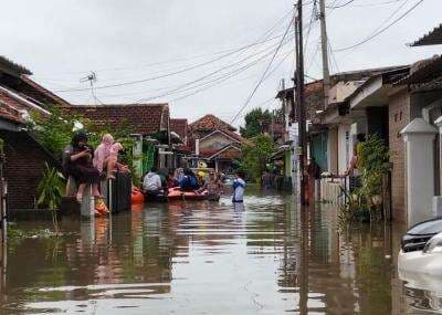 1.524 Rumah di Bandarlampung Terendam Banjir, 3 Orang Tewas 1.524 Rumah di Bandarlampung Terendam Banjir, 3 Orang Tewas