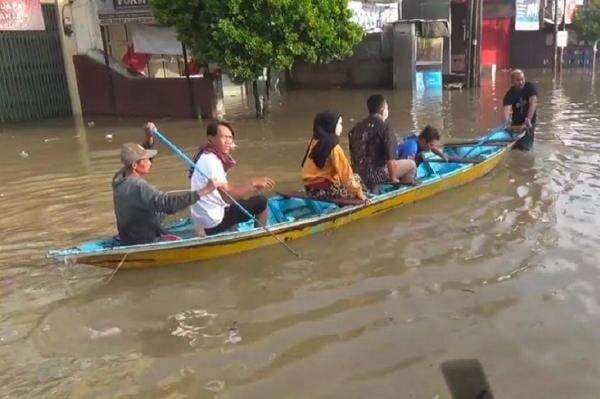 Banjir 1,6 Meter Rendam Rumah Warga di Dayeuhkolot Bandung, 3.800 KK Terdampak Banjir 1,6 Meter Rendam Rumah Warga di Dayeuhkolot Bandung, 3.800 KK Terdampak