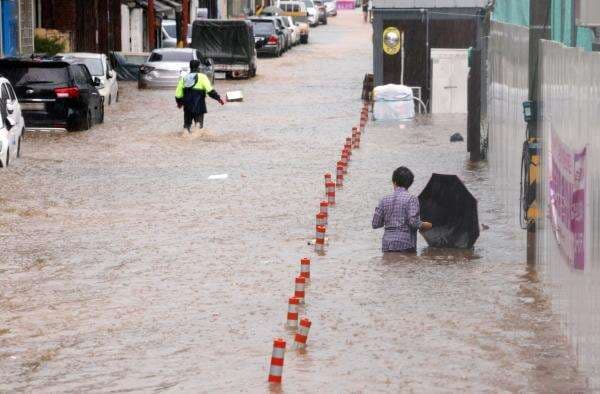 Hujan Lebat Picu Banjir dan Longsor di Korsel, 17 Orang Tewas Belasan Masih Hilang Hujan Lebat Picu Banjir dan Longsor di Korsel, 17 Orang Tewas Belasan Masih Hilang