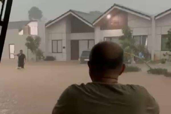 Hujan Deras Guyur Bogor, Banjir hingga Pohon Tumbang di Sejumlah Titik Hujan Deras Guyur Bogor, Banjir hingga Pohon Tumbang di Sejumlah Titik