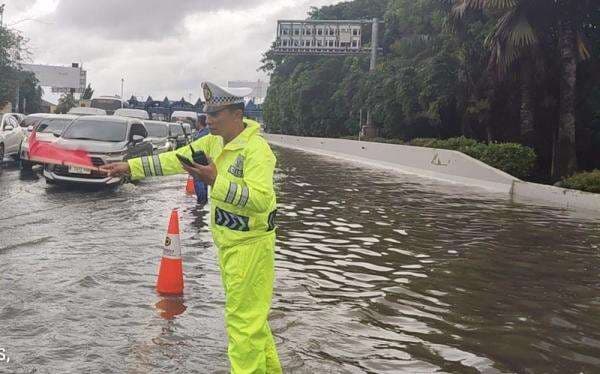 Waspada, Ini Jalanan di Jakarta yang Tergenang Banjir Waspada, Ini Jalanan di Jakarta yang Tergenang Banjir