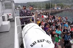 Bantu Evakuasi Korban Erupsi Gunung Ruang, TNI AL Kerahkan Kapal Perang Kakap-811