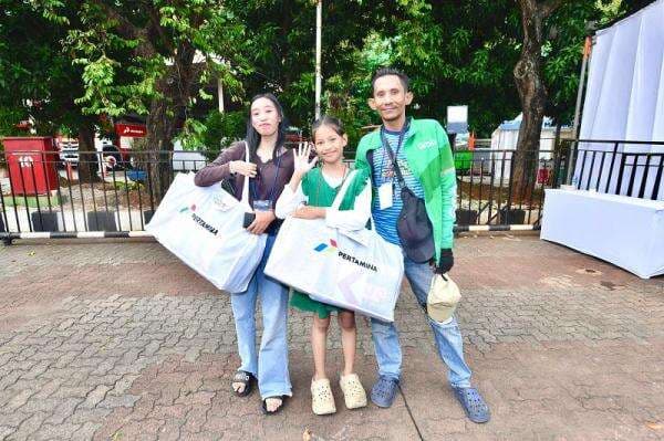Pertamina dan UMKM Binaan Beri Perlengkapan Sekolah untuk Anak Pengemudi Ojek Pertamina dan UMKM Binaan Beri Perlengkapan Sekolah untuk Anak Pengemudi Ojek