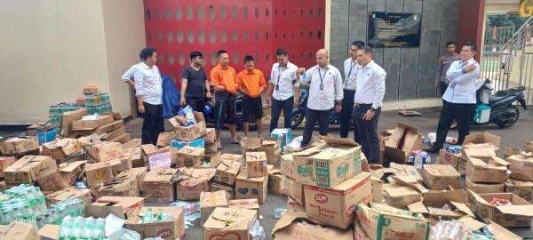 Polda Metro Tangkap Dua Penjual Barang Kedaluwarsa di Tangsel Polda Metro Tangkap Dua Penjual Barang Kedaluwarsa di Tangsel