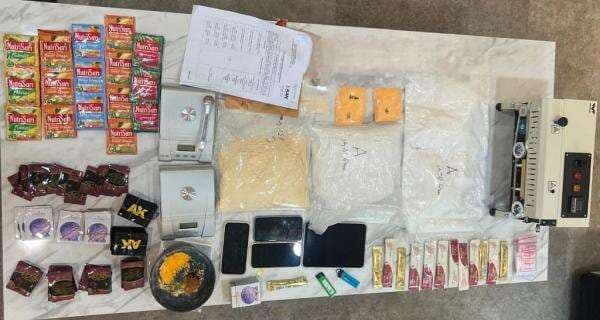 Polisi Gerebek Laboratorium Narkoba Jenis Happy Water di Apartemen Jakbar Polisi Gerebek Laboratorium Narkoba Jenis Happy Water di Apartemen Jakbar