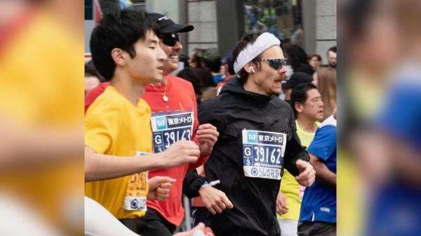 Bareng Ariel Noah, Harry Styles Selesaikan Tokyo Marathon Dalam 3 Jam 24 Menit Bareng Ariel Noah, Harry Styles Selesaikan Tokyo Marathon Dalam 3 Jam 24 Menit