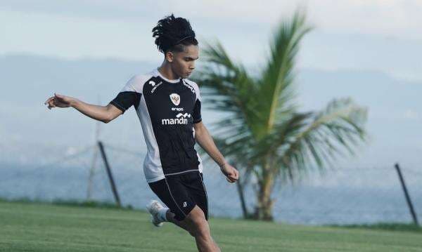 Baru Dipanggil Timnas Indonesia, Pemain Keturunan Kanada Victor Dethan Akui Pola Latihan Shin Tae-yong Berat! Baru Dipanggil Timnas Indonesia, Pemain Keturunan Kanada Victor Dethan Akui Pola Latihan Shin Tae-yong Berat!