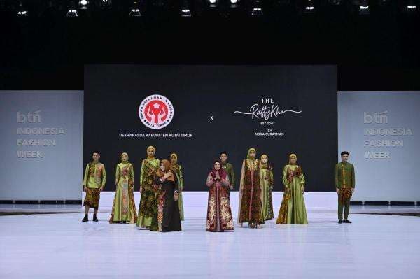 Batik Wakaroros, Warisan Budaya Kutai Timur di Ajang Indonesia Fashion Week 2025 Batik Wakaroros, Warisan Budaya Kutai Timur di Ajang Indonesia Fashion Week 2025