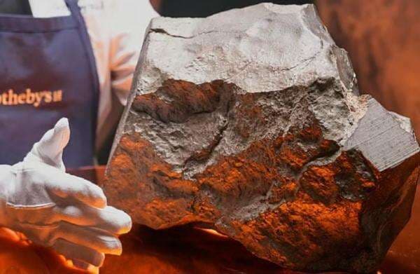 Wow! Bongkahan Batu Terbesar dari Mars Dilelang, Ditaksir Laku hingga Rp65 Miliar Wow! Bongkahan Batu Terbesar dari Mars Dilelang, Ditaksir Laku hingga Rp65 Miliar