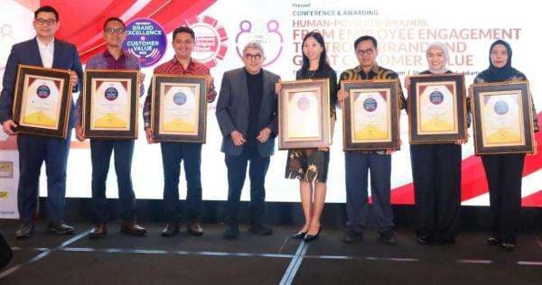 BAZNAS RI Raih Dua Penghargaan Brand Excellence dan Top Indonesia Original Brand BAZNAS RI Raih Dua Penghargaan Brand Excellence dan Top Indonesia Original Brand