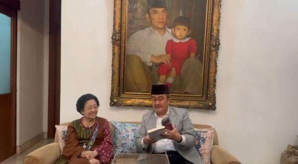 Jimly Serahkan Buku Amandemen Kelima ke Megawati: Banyak yang Harus Dibenahi Jimly Serahkan Buku Amandemen Kelima ke Megawati: Banyak yang Harus Dibenahi