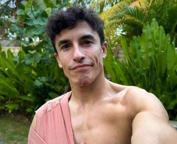 Bukan karena Ditabrak, Adik Valentino Rossi Tuduh Kerikil di Sirkuit Mandalika Jadi Penyebab Marc Marquez Cedera Parah Bukan karena Ditabrak, Adik Valentino Rossi Tuduh Kerikil di Sirkuit Mandalika Jadi Penyebab Marc Marquez Cedera Parah