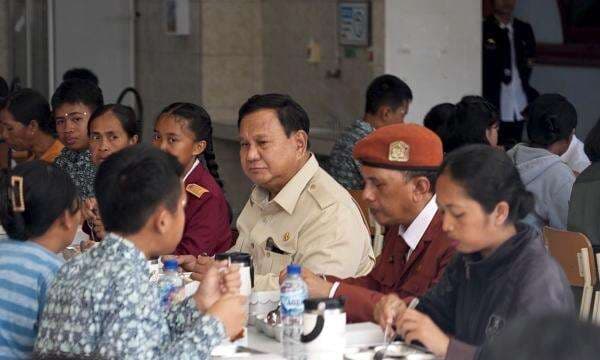 Pesan Prabowo ke Siswa Sekolah Rakyat: Belajar yang Tekun, Kamu Harapan Orang Tua Pesan Prabowo ke Siswa Sekolah Rakyat: Belajar yang Tekun, Kamu Harapan Orang Tua