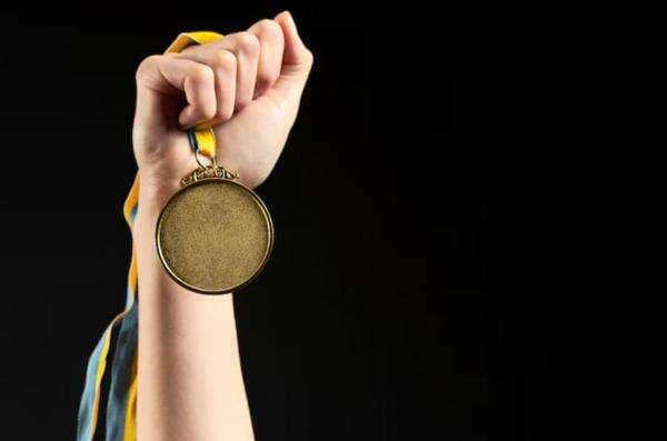 Kisah Siswa Berprestasi Raih Medali Emas di Ajang Inovasi Asia Kisah Siswa Berprestasi Raih Medali Emas di Ajang Inovasi Asia