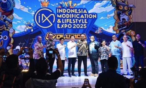 Pameran Modifikasi IMX 2025 Digelar, Deretan Mobil Custom Manjakan Pengunjung Pameran Modifikasi IMX 2025 Digelar, Deretan Mobil Custom Manjakan Pengunjung
