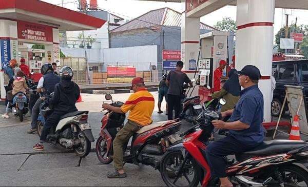 Pengendara Beralih ke Pertalite usai Pertamax Naik Jadi Rp16.250 per Liter Pengendara Beralih ke Pertalite usai Pertamax Naik Jadi Rp16.250 per Liter