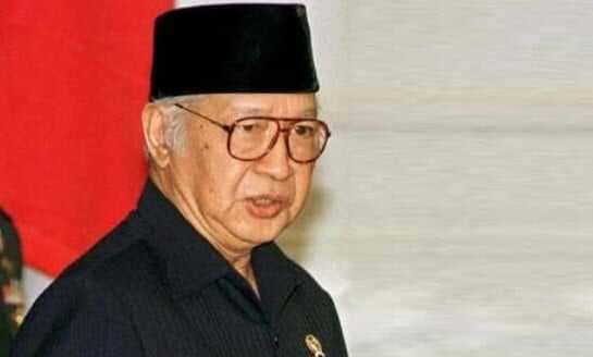 Pemberian Gelar Pahlawan Nasional Soeharto Trending di Media Sosial Pemberian Gelar Pahlawan Nasional Soeharto Trending di Media Sosial