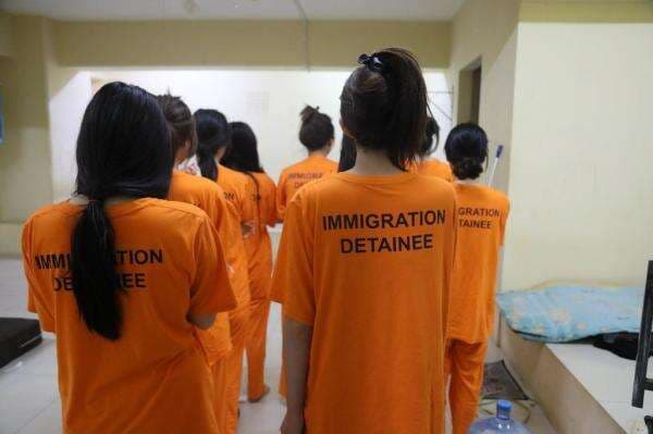 43 WNA Pekerja Hiburan Malam di Jakut Ditangkap, 20 di Antaranya LC 43 WNA Pekerja Hiburan Malam di Jakut Ditangkap, 20 di Antaranya LC