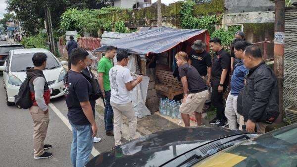 Jaga Kondusivitas di Malam Tahun Baru 2025, Polres Tasikmalaya Kota Gelar Razia Penjual Miras Jaga Kondusivitas di Malam Tahun Baru 2025, Polres Tasikmalaya Kota Gelar Razia Penjual Miras
