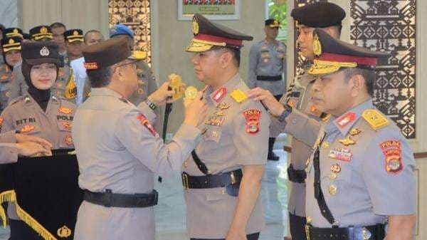 Sertijab, Brigjen Sumarto Resmi Jabat Wakapolda Lampung Gantikan Irjen Ahmad Ramadhan Sertijab, Brigjen Sumarto Resmi Jabat Wakapolda Lampung Gantikan Irjen Ahmad Ramadhan