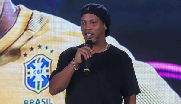 Ramalan Ronaldinho Soal Ballon d'Or: Dia Bisa Menang, Tapi.. Ramalan Ronaldinho Soal Ballon d'Or: Dia Bisa Menang, Tapi..