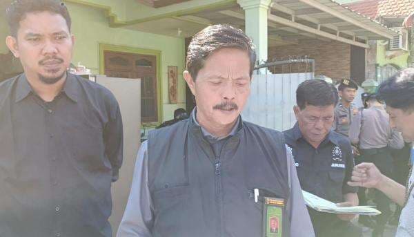 PN Sidoarjo Eksekusi 2 Rumah di Masangan Kulon PN Sidoarjo Eksekusi 2 Rumah di Masangan Kulon