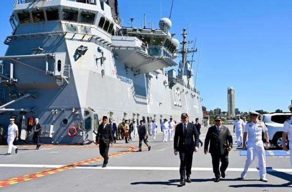 Momen Prabowo dan PM Albanese Tinjau Kapal Perang Canggih HMAS Canberra Momen Prabowo dan PM Albanese Tinjau Kapal Perang Canggih HMAS Canberra