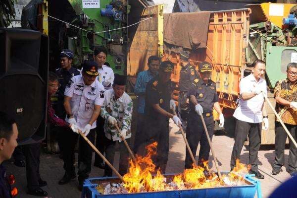 Bea Cukai Ungkap Penindakan Rokok Ilegal dan Perkuat Strategi Sosio-Kultural di Jawa Timur Bea Cukai Ungkap Penindakan Rokok Ilegal dan Perkuat Strategi Sosio-Kultural di Jawa Timur