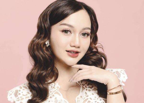 Kenalan dengan Nanda Arsyinta, Vlogger Kecantikan yang Mirip Barbie Kenalan dengan Nanda Arsyinta, Vlogger Kecantikan yang Mirip Barbie