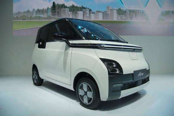 Beda dengan Mobil Listrik Lain, Ini Alasan Wuling Pakai Soket Charger GB/T Beda dengan Mobil Listrik Lain, Ini Alasan Wuling Pakai Soket Charger GB/T