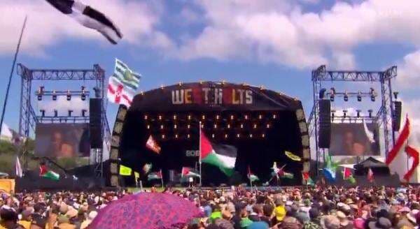 Ribuan Orang Teriakkan ‘Bebaskan Palestina’ dan ‘Matilah IDF’ di Festival Musik Glastonbury Ribuan Orang Teriakkan ‘Bebaskan Palestina’ dan ‘Matilah IDF’ di Festival Musik Glastonbury