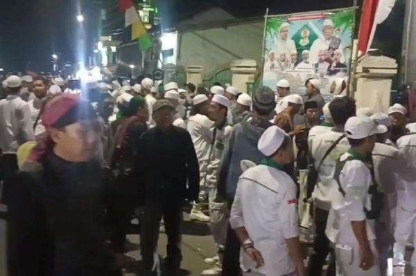 Terungkap! Ini Penyebab Bentrok Massa Pro dan Kontra Pengajian Habib Rizieq di Pemalang Terungkap! Ini Penyebab Bentrok Massa Pro dan Kontra Pengajian Habib Rizieq di Pemalang