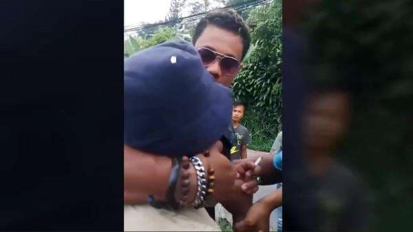 Sengketa Lahan, Warga Bogor Bentrok dengan Sekelompok Preman Diduga Disewa Perusahaan Sengketa Lahan, Warga Bogor Bentrok dengan Sekelompok Preman Diduga Disewa Perusahaan