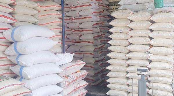 212 Merek Beras Dioplos, Kemasan Premium Isinya Medium 212 Merek Beras Dioplos, Kemasan Premium Isinya Medium