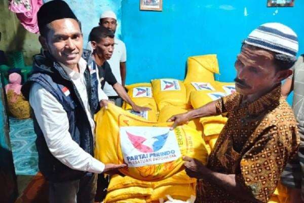 Berbagi di Bulan Suci, Legislator Partai Perindo Tual Yakub Letsoin Tebar Ratusan Paket Sembako dan Perlengkapan Ibadah Berbagi di Bulan Suci, Legislator Partai Perindo Tual Yakub Letsoin Tebar Ratusan Paket Sembako dan Perlengkapan Ibadah