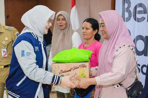 Berbagi Kebahagiaan, Pegadaian dan Relawan Bakti BUMN Salurkan Sembako untuk Masyarakat Berbagi Kebahagiaan, Pegadaian dan Relawan Bakti BUMN Salurkan Sembako untuk Masyarakat