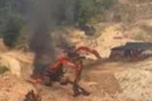 Beredar Foto Alat Berat Dibakar di Lokasi Tambang Raja Ampat, Ini Penjelasan Kapolres Beredar Foto Alat Berat Dibakar di Lokasi Tambang Raja Ampat, Ini Penjelasan Kapolres