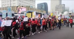 Bergerak ke Patung Kuda, Massa Buruh Wanita Long March dari Jalan MH Thamrin
