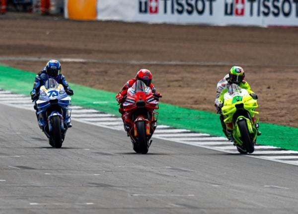 Penyebab Marc Marquez Bisa Ikut Start Ulang MotoGP Inggris 2025 meski Sudah Jatuh Penyebab Marc Marquez Bisa Ikut Start Ulang MotoGP Inggris 2025 meski Sudah Jatuh