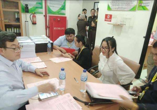 Berkas Kasusnya Lengkap, Tersangka Film Porno Siskaeee Cs Segera Diadili Berkas Kasusnya Lengkap, Tersangka Film Porno Siskaeee Cs Segera Diadili